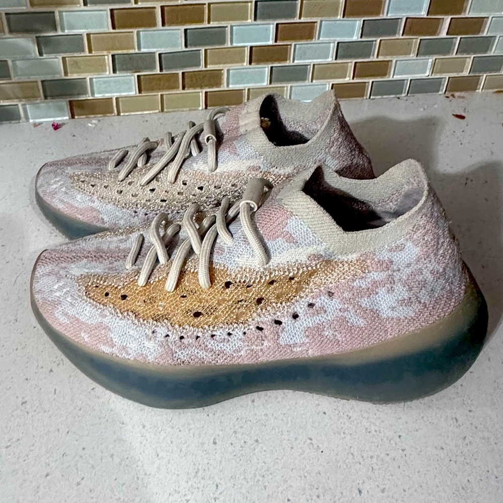 Women’s Yeezys 6.5